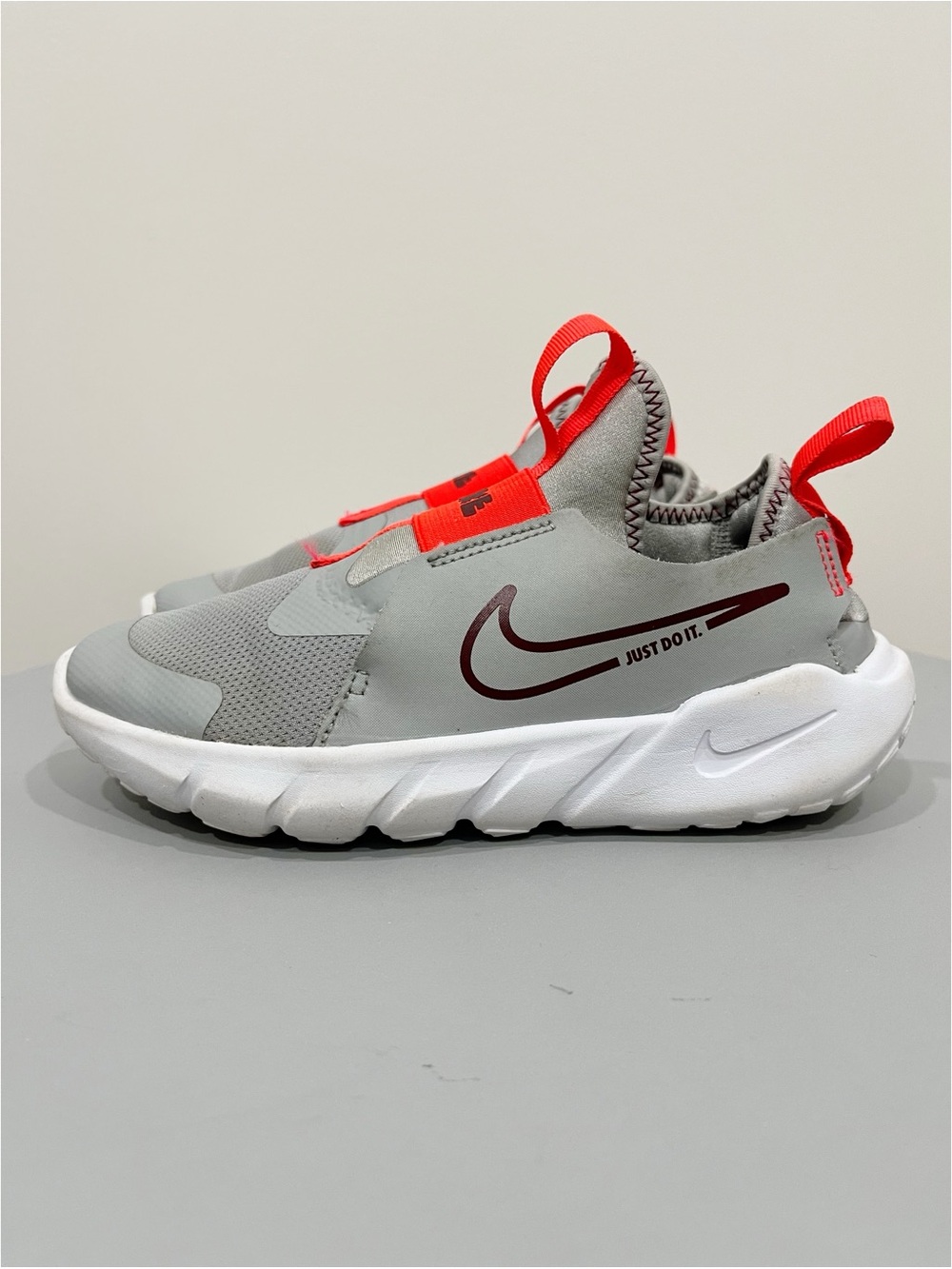 Nike Flex Runner 2 Kids Light Smoke Grey Red Slip On Sneakers 3Y DJ6040-009